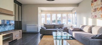 Santa Monica, detached house, 6 bedrooms, private parking.