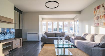 Santa Monica, detached house, 6 bedrooms, private parking.