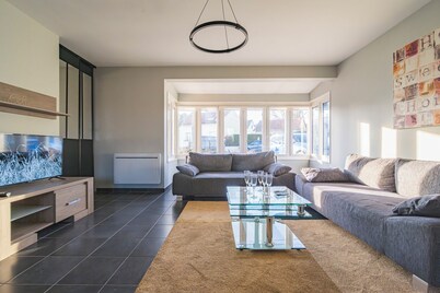 Santa Monica, detached house, 6 bedrooms, private parking.