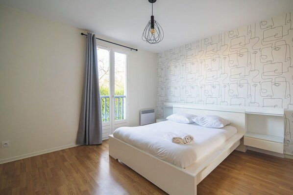 6 habitaciones, tabla de planchar con plancha, internet y ropa de cama 