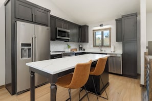Microwave, oven, stovetop, dishwasher