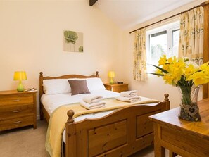 Individually decorated, individually furnished, free WiFi - 2 Riverside Cottage (Ambleside)