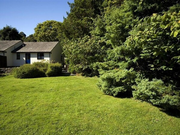 Exterior - 2 Riverside Cottage (Ambleside)