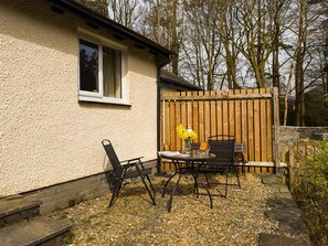 Outdoor dining - 2 Riverside Cottage (Ambleside)