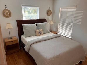 4 عدّة غرف نوم ومكتب ومكواة/لوح كي وواي فاي