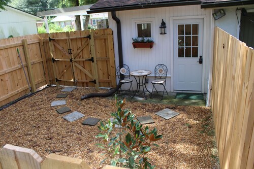 Private Master Suite - 1 Bed 1 Bath 1 Futon 1 Kitchen