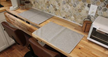 Private Studio Suite - 1 Bed 1 Bath 1 Futon 1 Kitchen