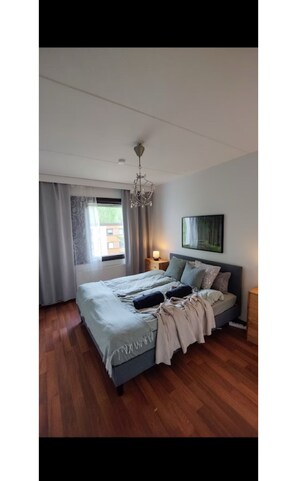 2 bedrooms, internet, bed sheets