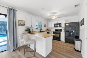 Micro-ondas, fogão, cooktop, lava-louças