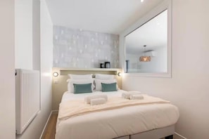 1 bedroom, desk, iron/ironing board, free WiFi - EXPERIENCE THE MAGIC OF PARIS , JUST STEPS FROM THE NOTRE-DAME - ÎLE DE LA CITÉ (Paris)