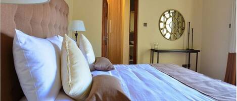 3 bedrooms, WiFi, bed sheets