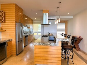 Deluxe appartement | Privékitchenette | Eettafels