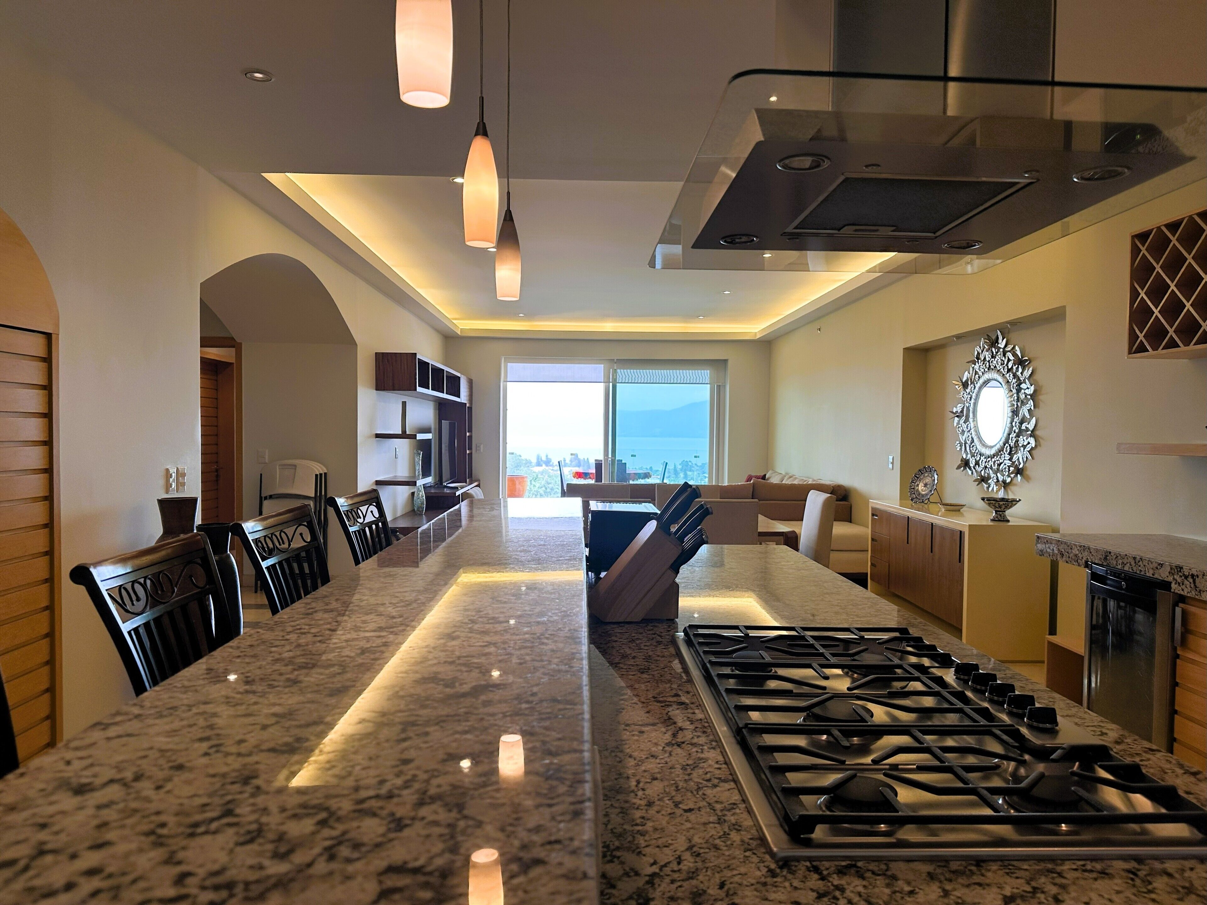 Deluxe Apartment | Private kitchenette | Dining tables
