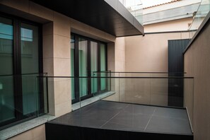 Superior Apartment, Balcony | Street view - Miradouro do Vale (Fátima)