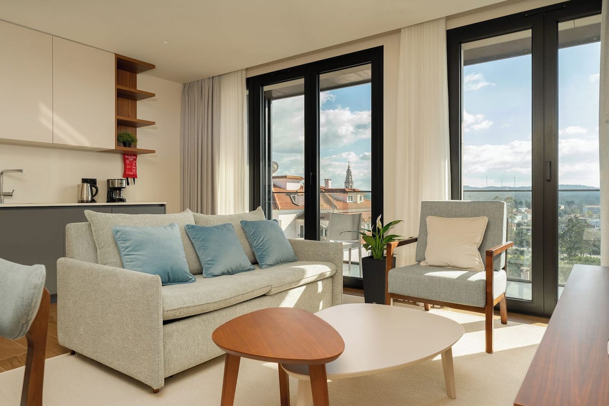 Deluxe Apartment, City View | Living area | 80-cm LED TV with cable channels