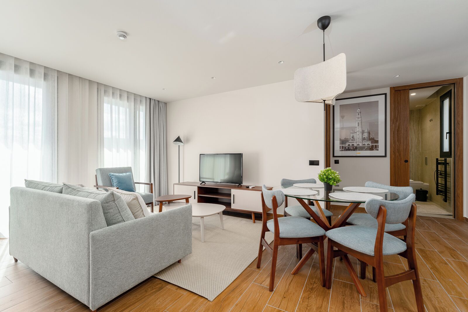 Deluxe Apartment, City View | Living area | 80-cm LED TV with cable channels