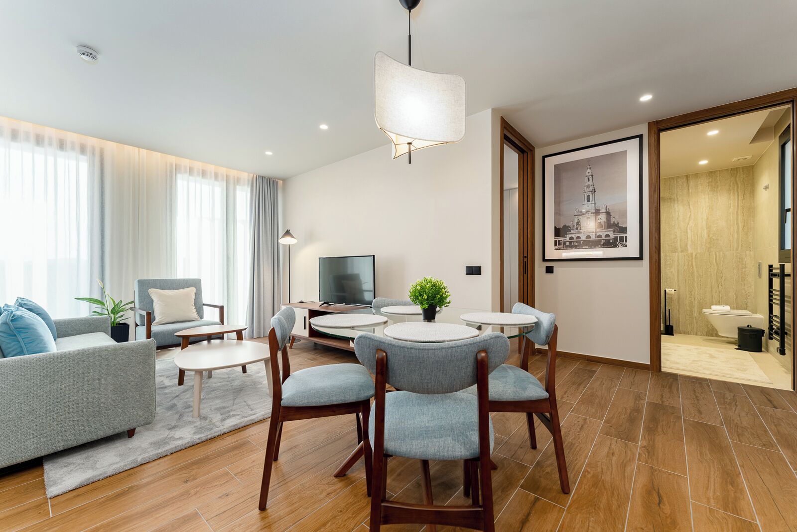 Deluxe Apartment, City View | Living area | 80-cm LED TV with cable channels