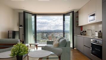 Apartamento luxo | Ărea de estar | TV LED 80 cm com canais a cabo