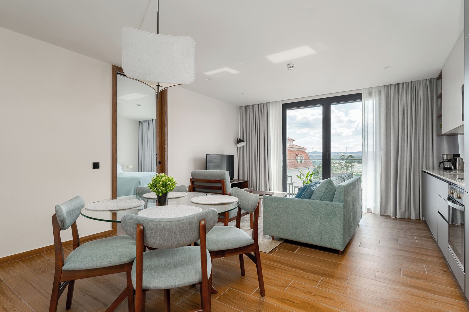 Deluxe Apartment, City View | Living area | 80-cm LED TV with cable channels