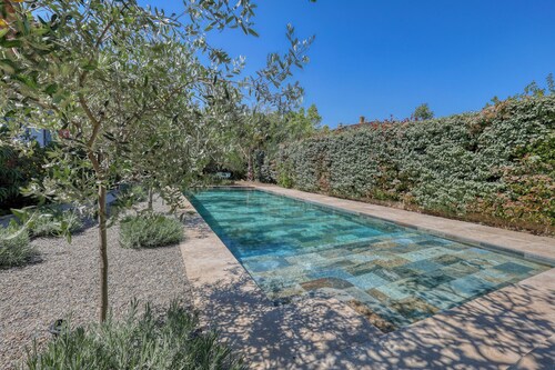 Spacious family villa six fours les plages with 6 rooms and pool