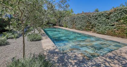 Spacious family villa six fours les plages with 6 rooms and pool