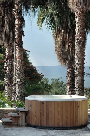 Outdoor spa tub - ANANA Rancho San Rafael | Master BD & Lake views (Ajijic)