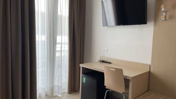 Comfort vierpersoonskamer, balkon, uitzicht op stad | Een bureau, gratis wifi
