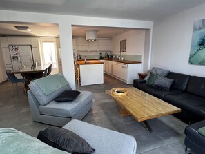 Télévision, cheminée