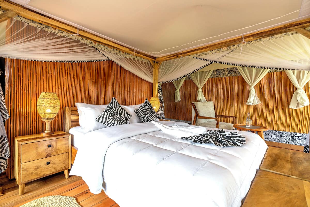 Luxury-Zimmer, Balkon, Talblick | Schreibtisch, laptopgeeigneter Arbeitsplatz, kostenloses WLAN