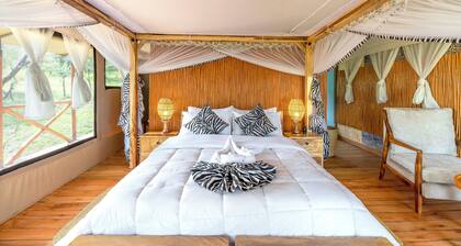 KumbuKumbu Luxury Tented Camp