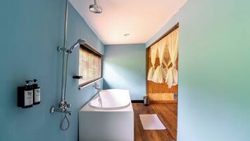 Separate bathtub and shower, free toiletries, hair dryer, towels