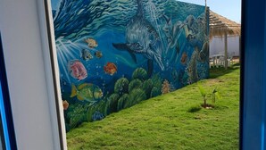 A mural of an underwater scene with fish and a turtle on a wall. - Dar Asteroth, Villa for rent Djerba, Ghizen (Ghizen)