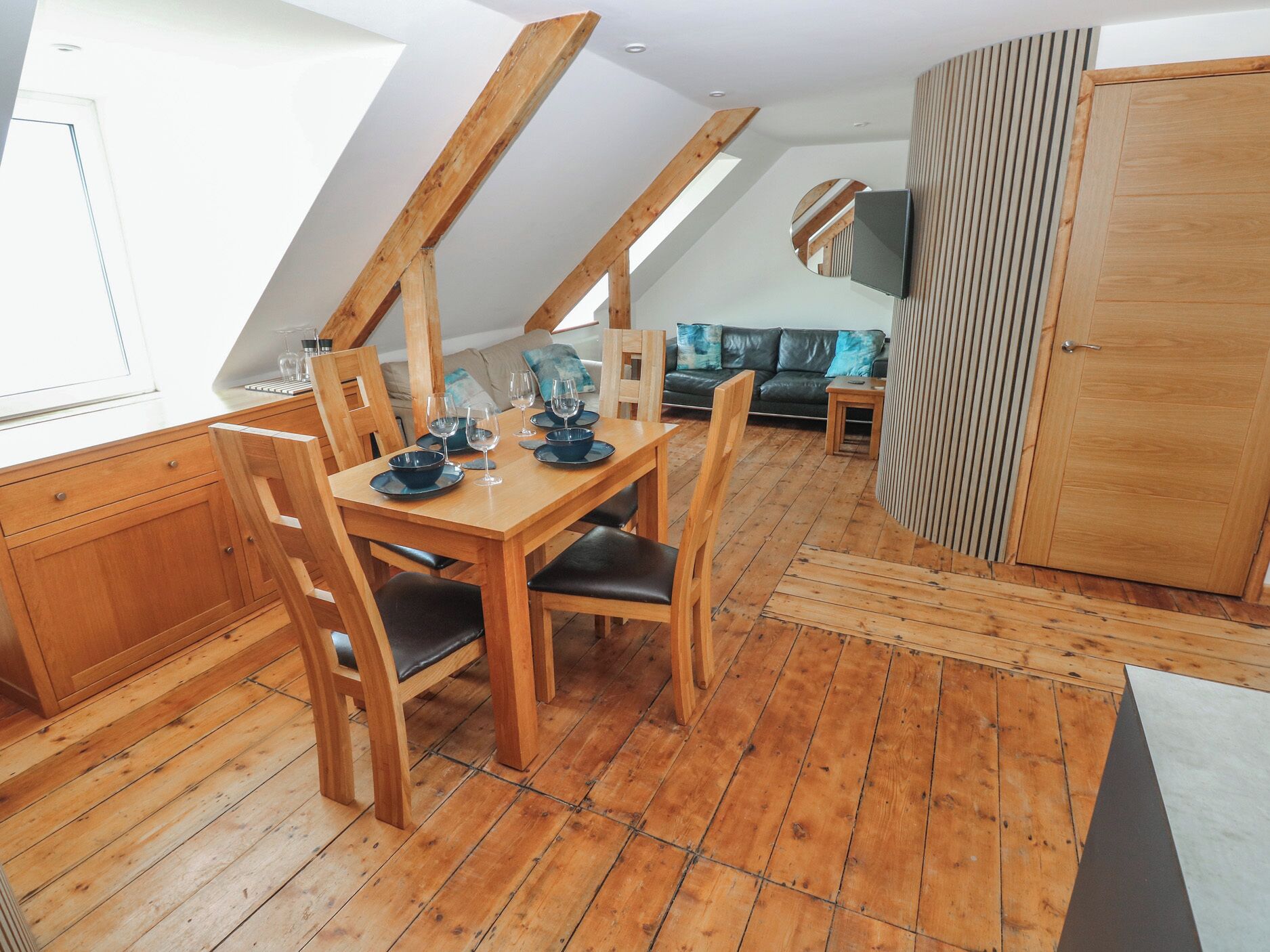 Cottage | Dining
