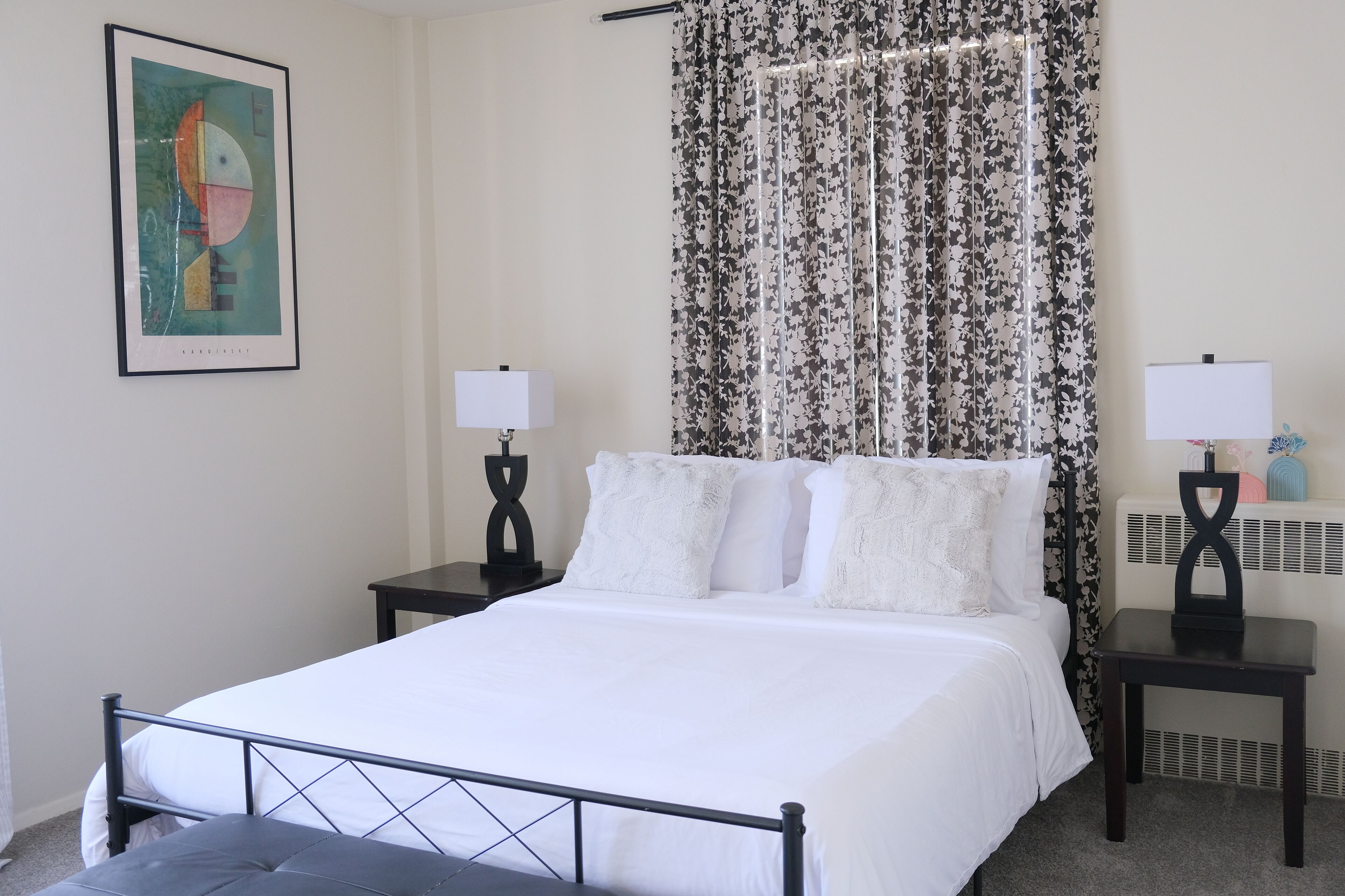 2 bedrooms, iron/ironing board, WiFi, bed sheets