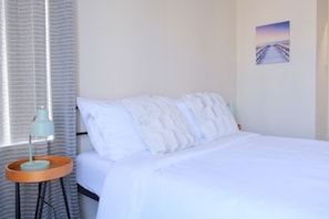 2 habitaciones, tabla de planchar con plancha, wifi y ropa de cama 