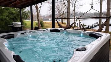 Tina de hidromasaje al aire libre