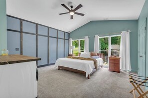 Bureau, fer et planche à repasser, Wi-Fi, draps fournis