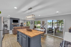 Dining - Lake Escape Paddle Cove w/ Hot Tub - 6 Bedrooms (Lyman)