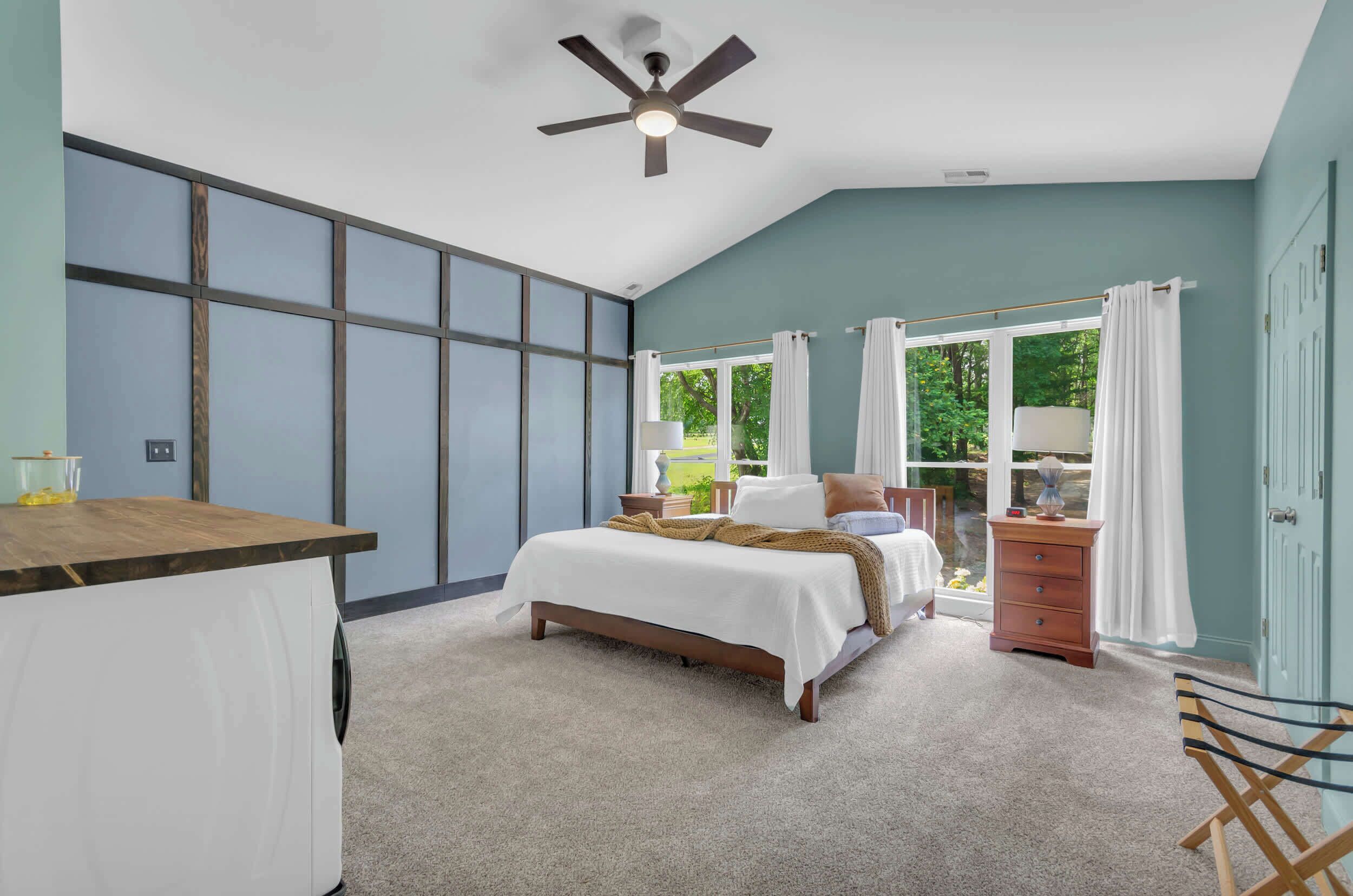 6 habitaciones, escritorio, tabla de planchar con plancha y wifi 