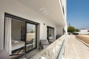 Terrace/patio - Retreat with Balcony and Pool in Cabanas (Cabanas de tavira)