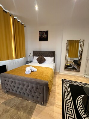 Iron/ironing board, WiFi, bed sheets