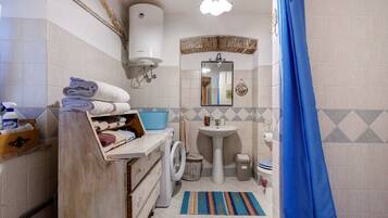 Dusche, Haartrockner, Handtücher