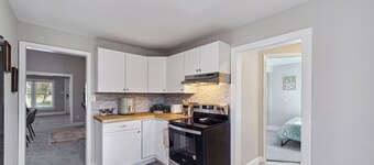 Wichita Getaway • Popcorn • Fast Wi-Fi & free Coffee bar