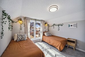 3 bedrooms, desk, iron/ironing board, WiFi