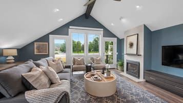 Smart TV, chimenea, oficina