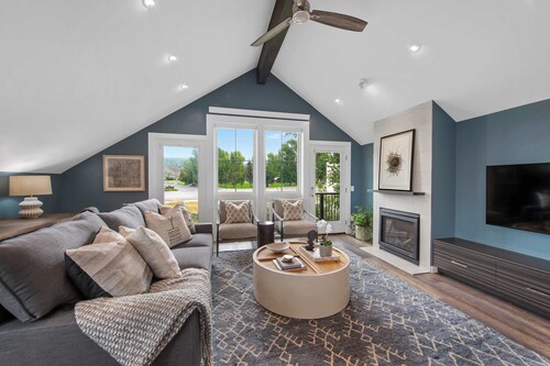 Group Getaway! Victor Charm • 3 Units • Sleeps 13