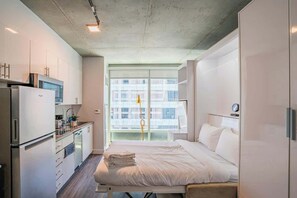 Refrigerador, microondas, parrilla de estufa y lavavajillas 