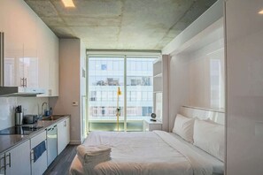 1 habitación, tabla de planchar con plancha, wifi y ropa de cama 