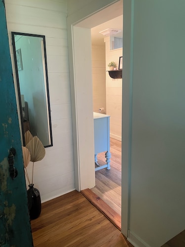 2-bedroom house in charming Thomasville w/ small, fenced area & covered parking.