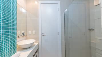 Basic Apartment | Bathroom